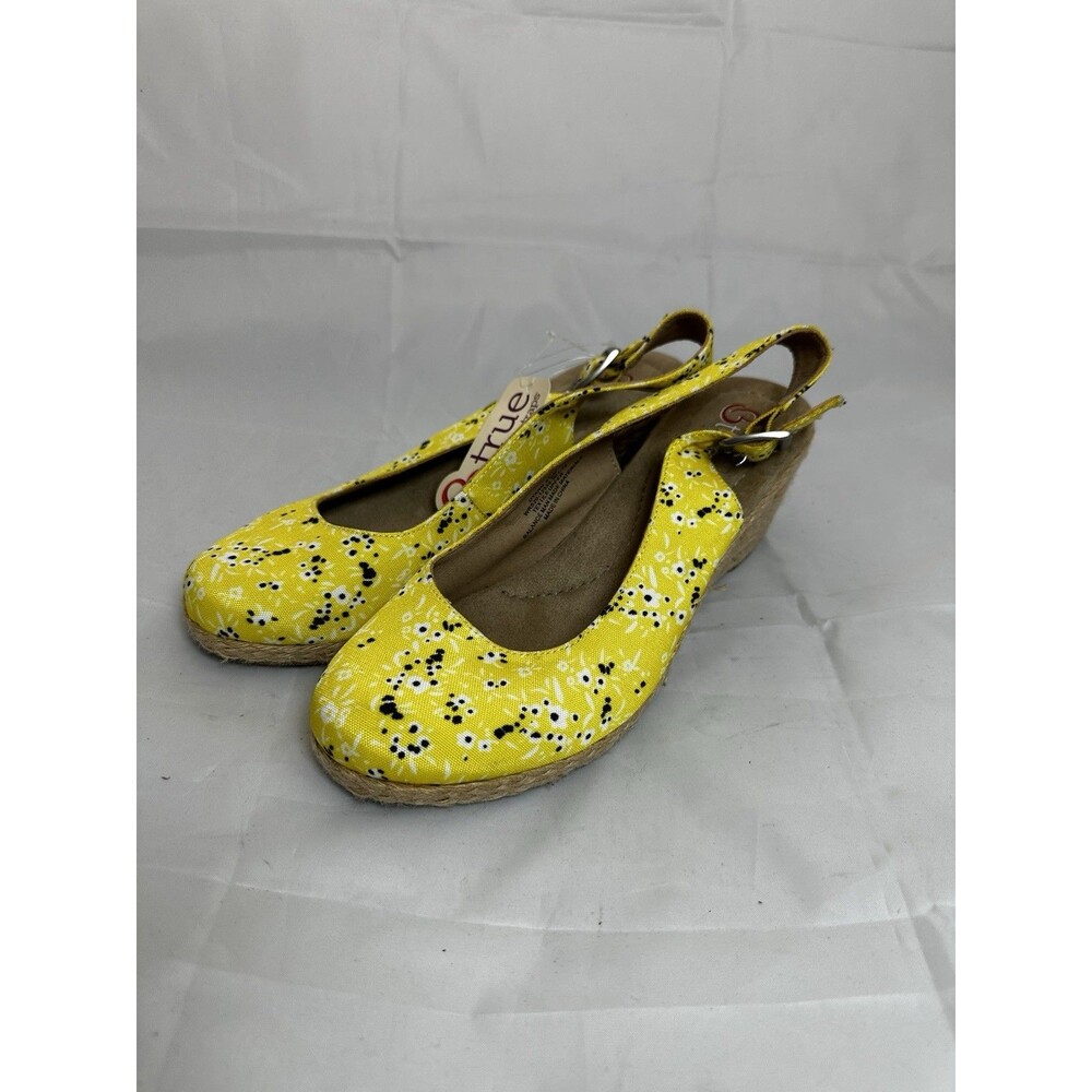Btrue by Baretraps Womens Dyann Yellow Floral Wedge Sandals Size 8.5
